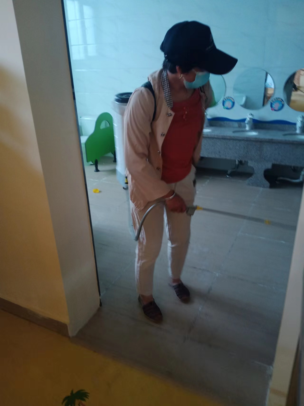 夏天來臨蚊蟲繁殖快消殺季節(jié)忙